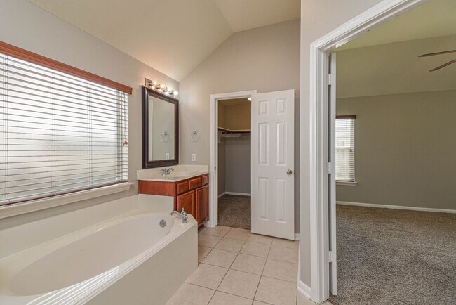 Building Photo - 13026 Echo Landing Dr