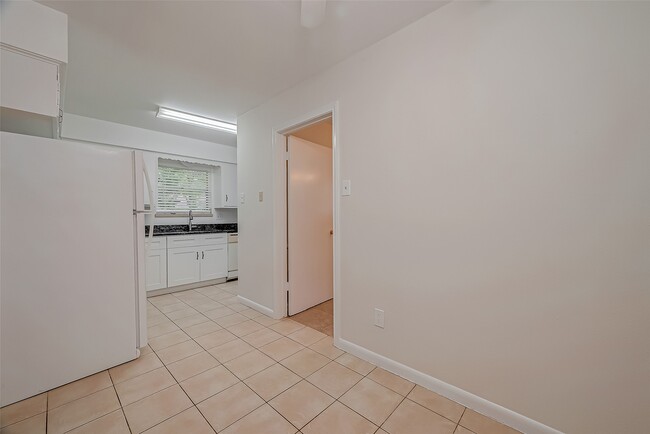 Building Photo - 5711 Braesvalley Dr
