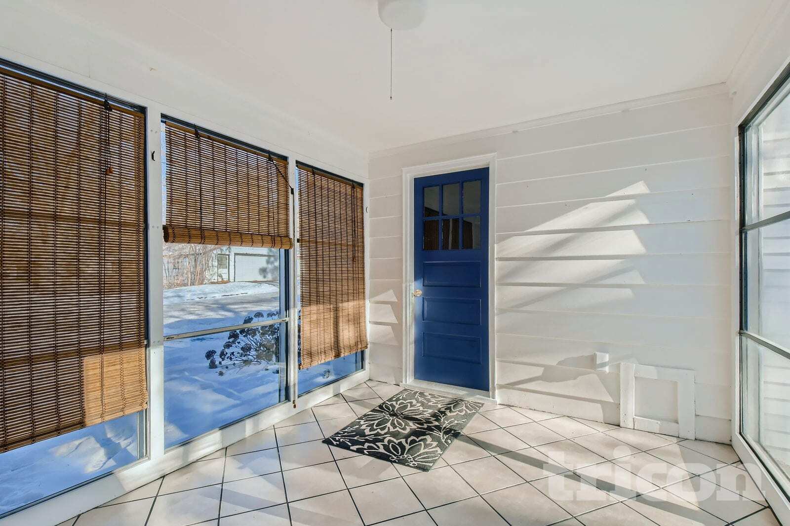 Building Photo - 2942 Zenith Ave N