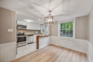 Building Photo - 144 Sunrise Dr