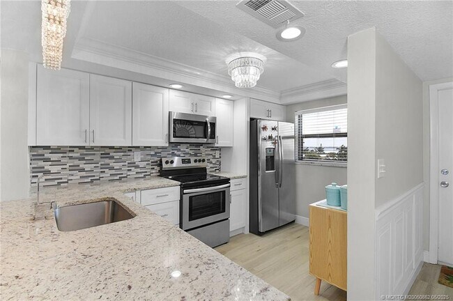 Building Photo - 10310 S Ocean Dr