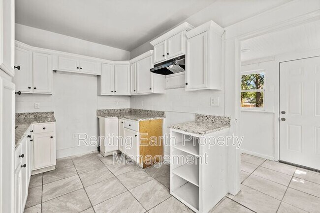 Building Photo - 1705 Steiner Ave SW