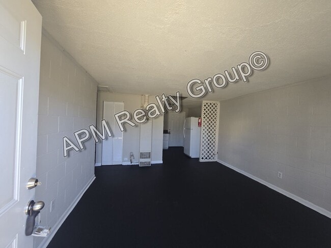 Building Photo - Two bedroom apartment off Harden Street