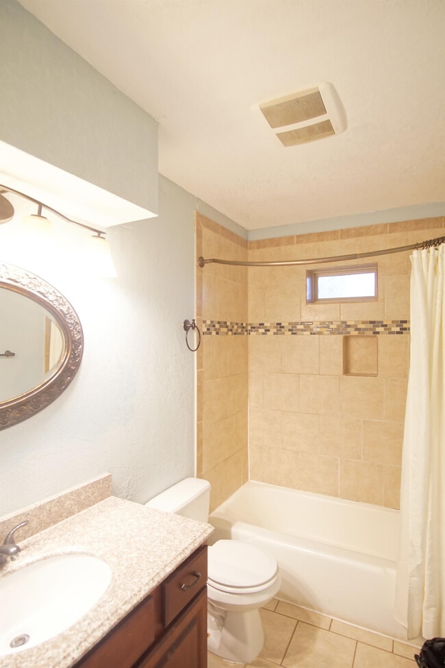 Building Photo - 6419 NW 63rd St