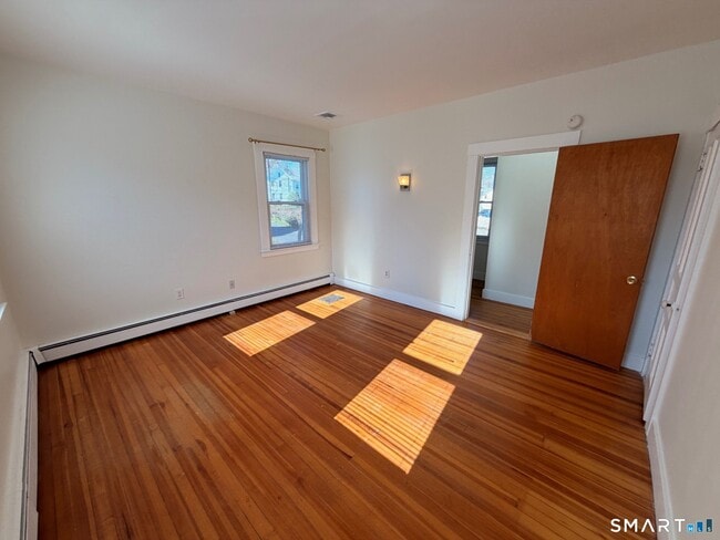 Building Photo - 10 Short St