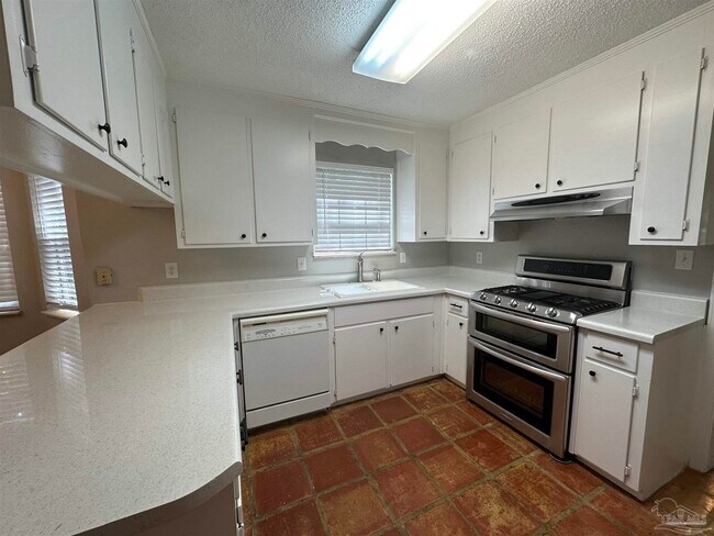 Building Photo - 3202 Swan Ln