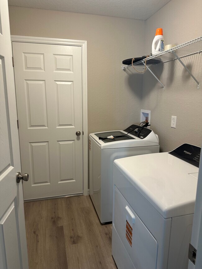 Building Photo - 4 Dogwood Drive Run