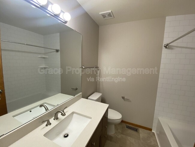 Building Photo - 13052 Grape Ct