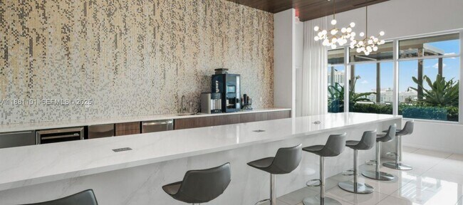 Building Photo - 591 Evernia St