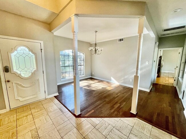 Building Photo - 6208 Lost Horizon Dr