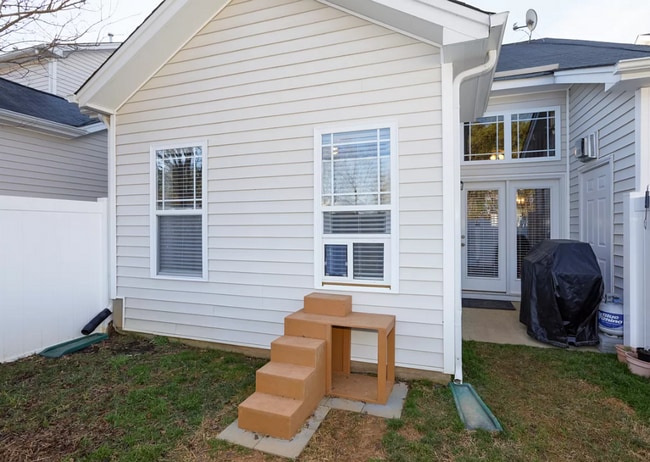 Building Photo - Charming 3BD, 2.5BA Raleigh Townhome with ...