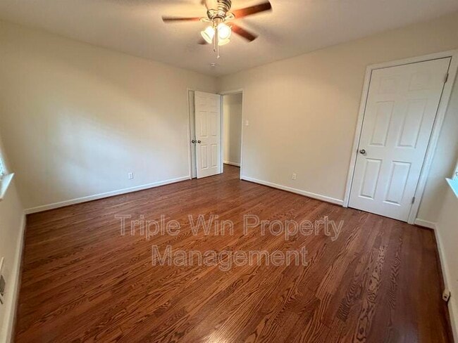 Building Photo - 1045 N Florissant Rd