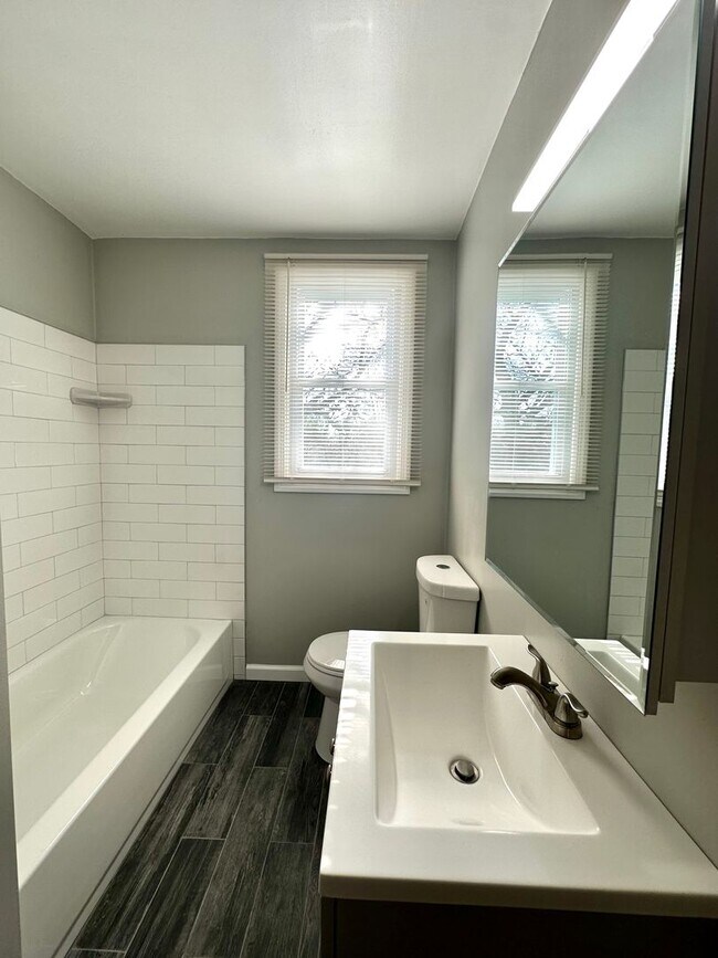 Building Photo - Charming 3 Bedroom/1 Bathroom Home in Essex, Baltimore, MD!
