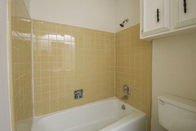 Building Photo - 3914 E 60th Pl