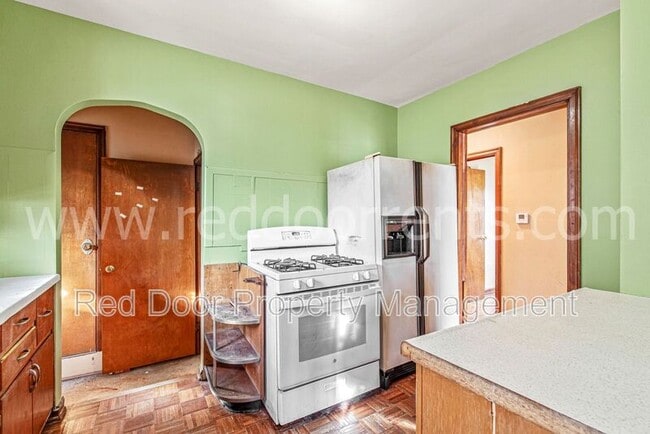 Building Photo - 328 N Post Rd