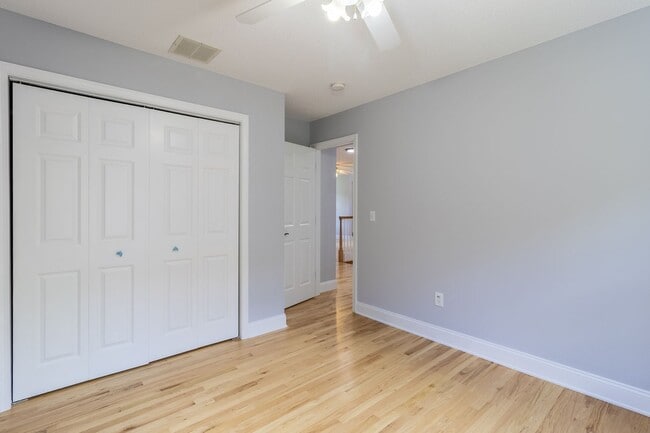Building Photo - Charming Country Colonial on Cul-de-Sac, 4...
