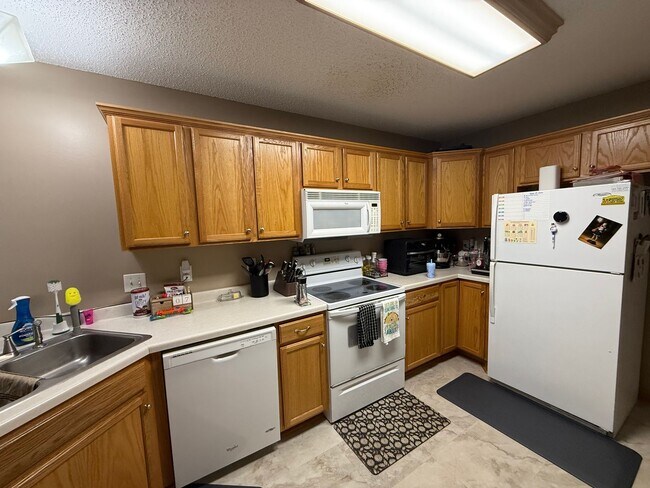 Building Photo - Beautiful 2 Bed, 2 Bath Townhome for Rent ...