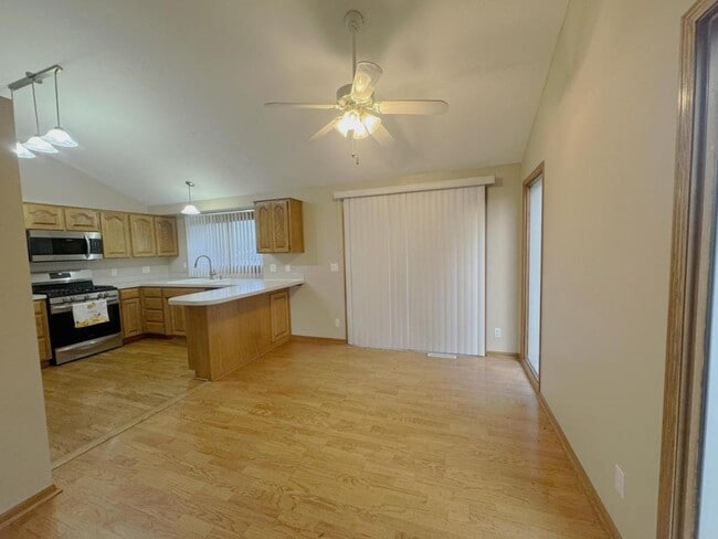 Building Photo - 2107 Queen Dr