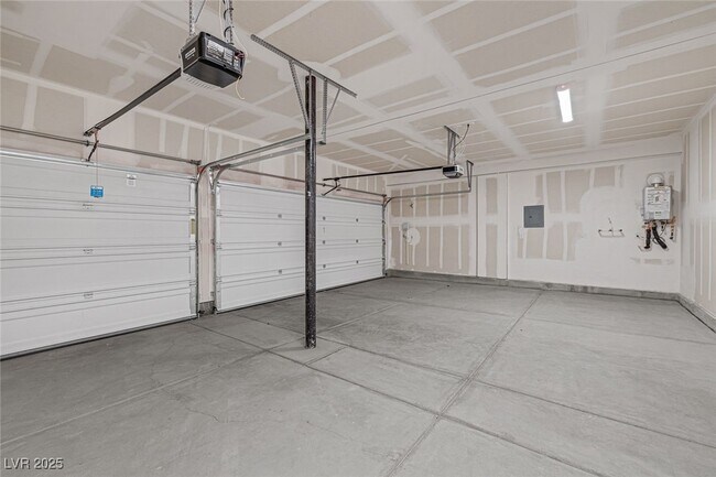 Building Photo - 6533 Twin Brks Ave