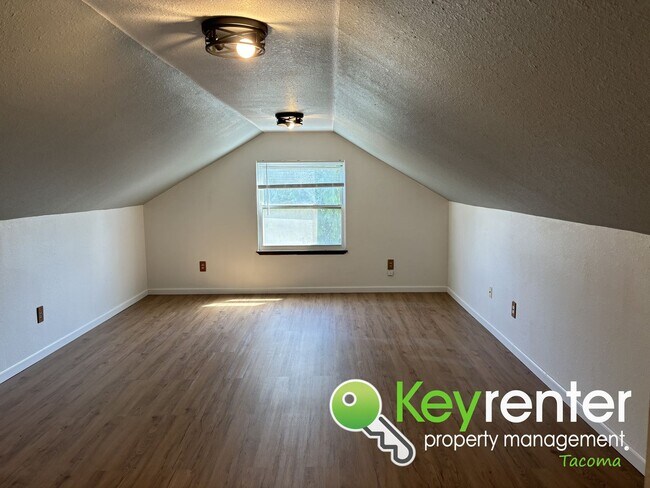 Building Photo - Gorgeous 3Bed/2Bath In the Heart of Tacoma!