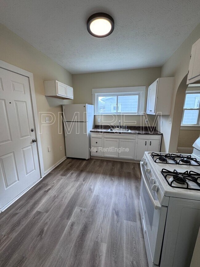 Building Photo - 1855 Flint Ave