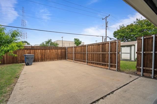 Building Photo - 3002 Lindbergh Dr