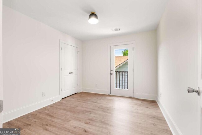 Building Photo - 94 Lucy St SE