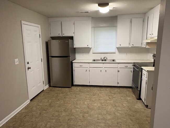 Building Photo - 587 Thicket Run