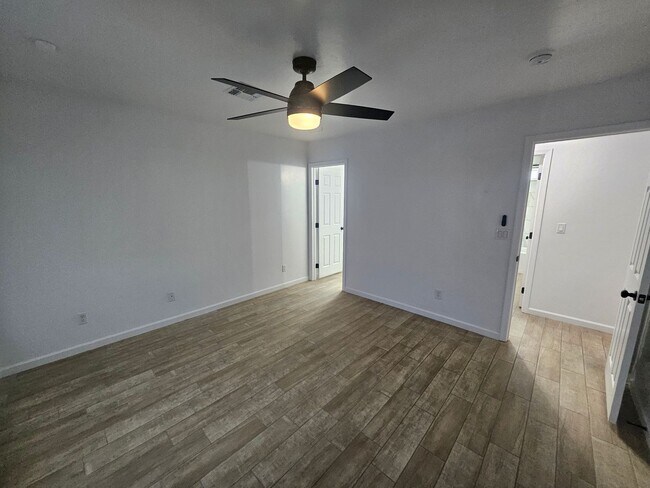 Building Photo - 1st MONTH'S RENT FREE!!! 3 Bedroom Home Located in Bullhead City