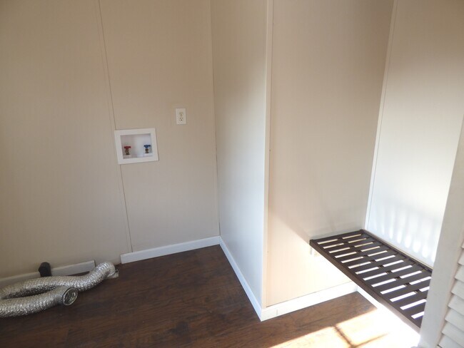 Building Photo - 111 Turtle Cove Dr