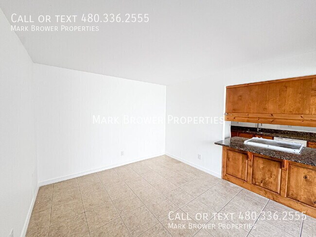 Building Photo - 1634 E Donner Dr