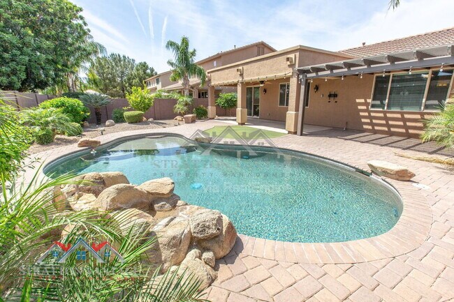Building Photo - 631 W Stanley Ave