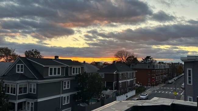 Building Photo - 726 E 8th St