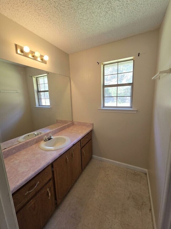 Building Photo - 1488 Flo Zechman Dr