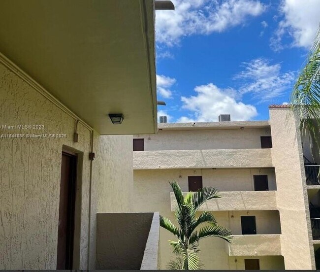 Building Photo - 10651 SW 108th Ave