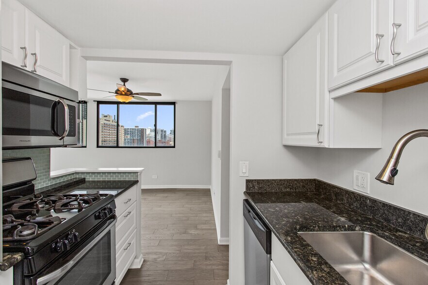 Building Photo - 6150 N Kenmore Ave