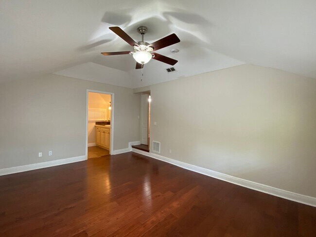 Building Photo - Charming 3 Bed, 3 Bath Home in Lake Davis/...