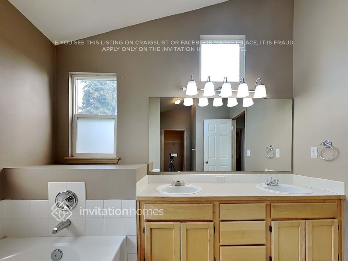 Building Photo - 206 66th Ave Ct E