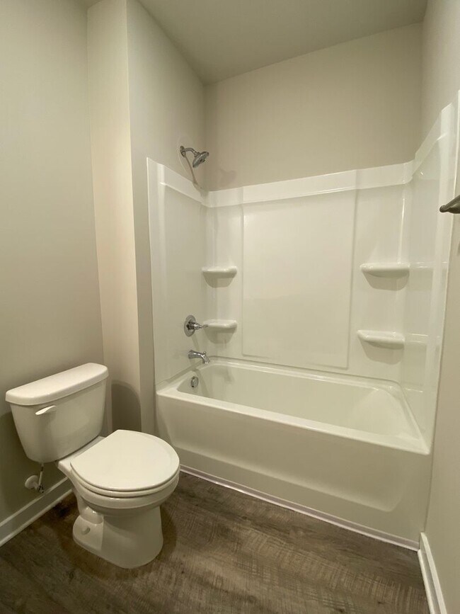 Building Photo - Home for Rent in Jemison, AL...  Available...