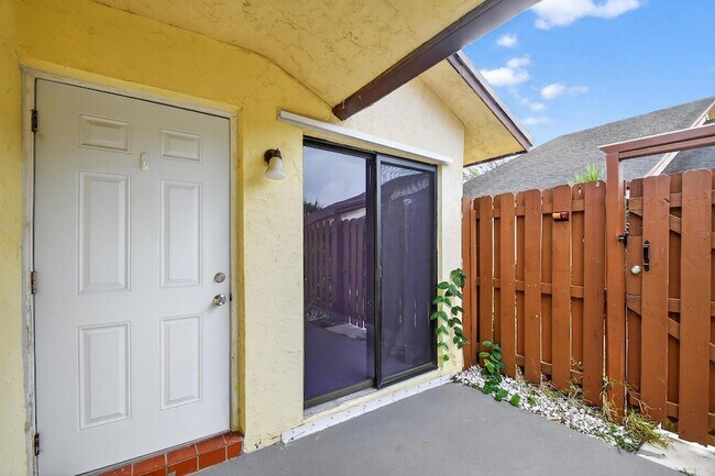 Building Photo - 484 Springdale Cir