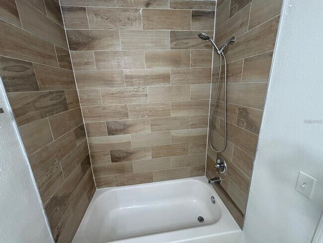 Building Photo - 433 Fountainhead Cir