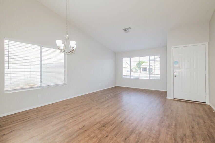 Building Photo - 14446 W Wendover Dr