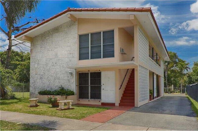 Primary Photo - 36 Santillane Ave
