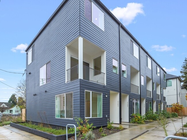 Building Photo - Vancouver Townhouses - Get 1 Month Free!