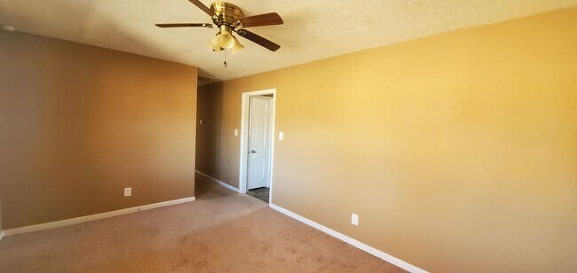 Building Photo - 2604 Aden Pl