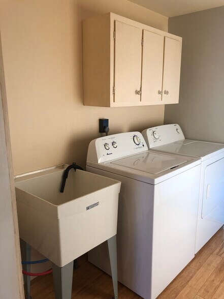Laundry Room - 518 S Chestnut St
