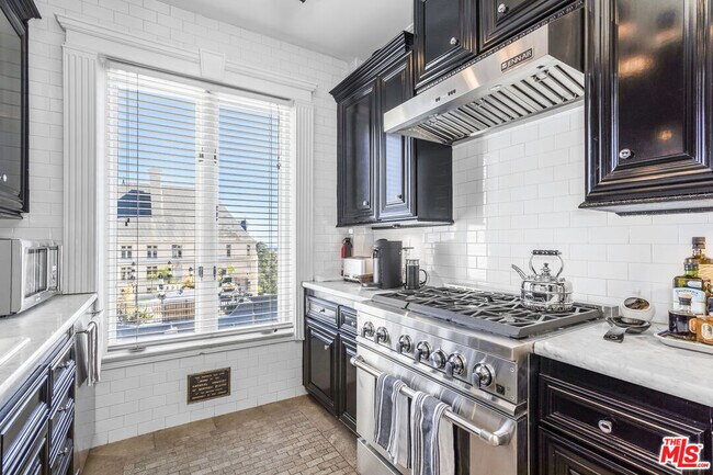 Building Photo - 1424 N Crescent Heights Blvd