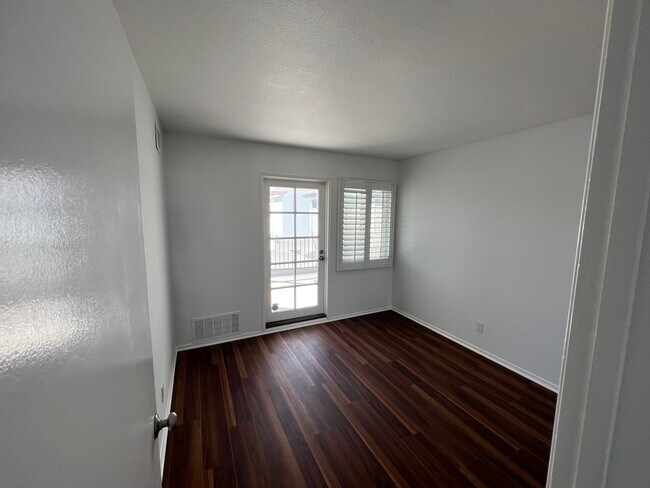 Building Photo - 109 Grand Canal