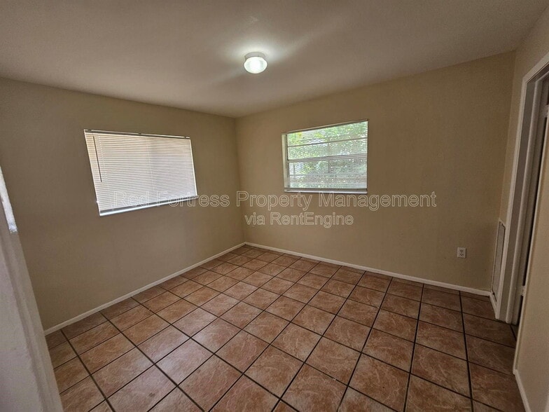 Building Photo - 3814 Desoto Ave