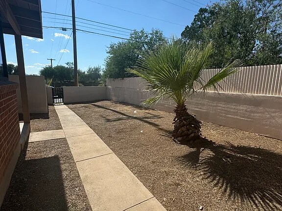 Building Photo - 118 N Campbell Ave